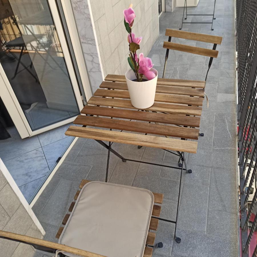 In The Center Rooms Νάπολη Εξωτερικό φωτογραφία